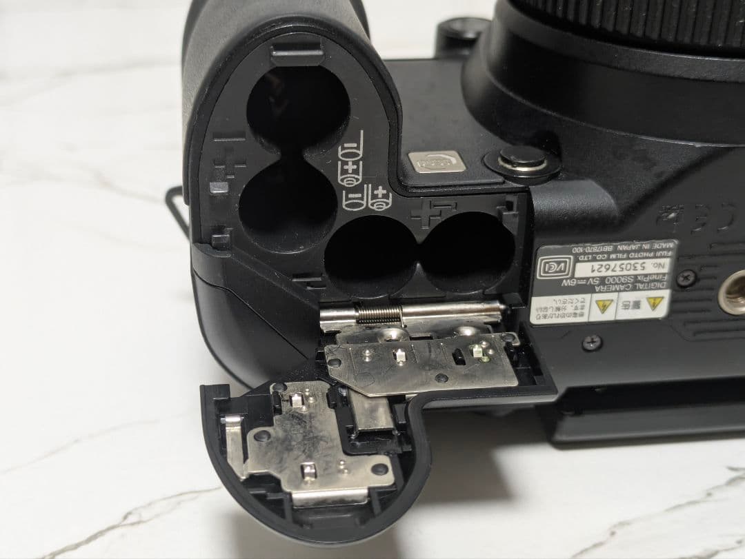 ② FUJIFILM　FinePix S9000　CFカード付き　単三電池稼働