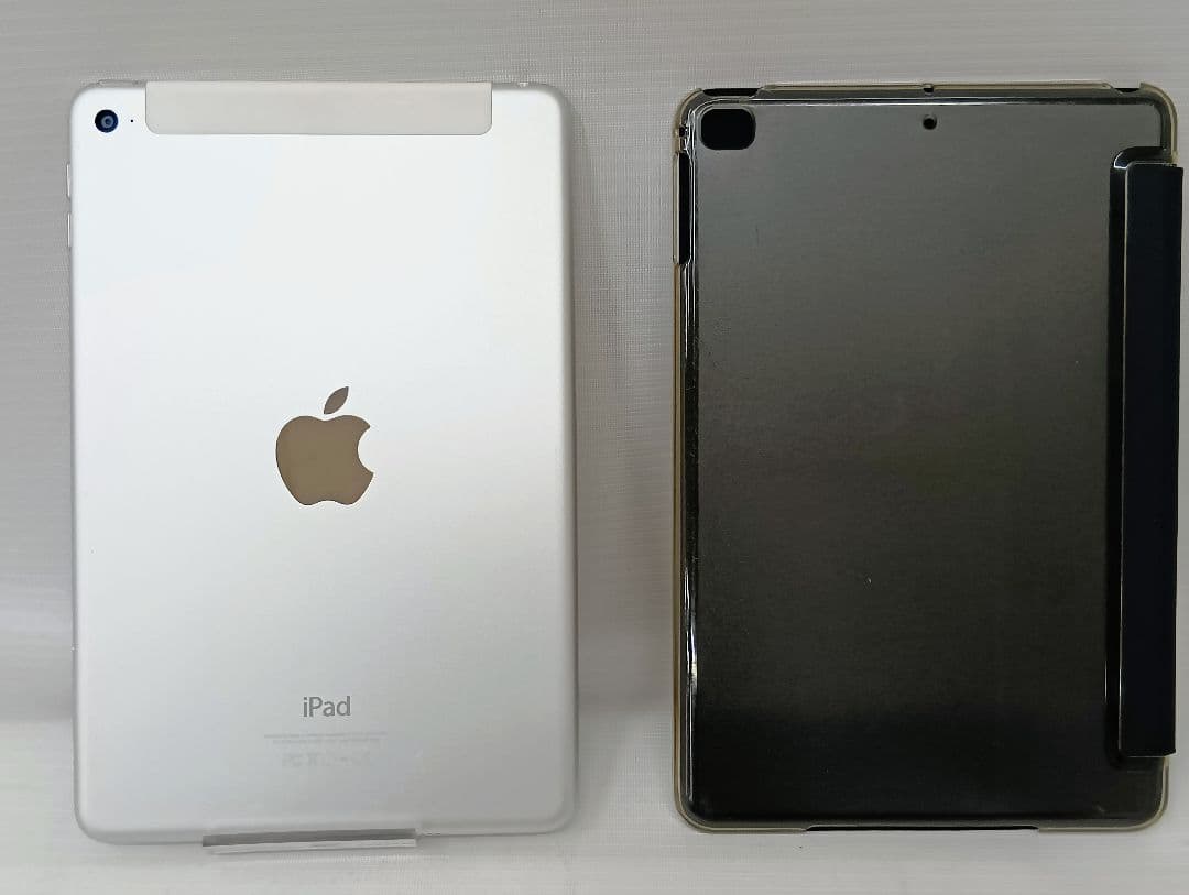 iPad mini4 579C-A1550　シルバーカラー/シリコンカバー付き