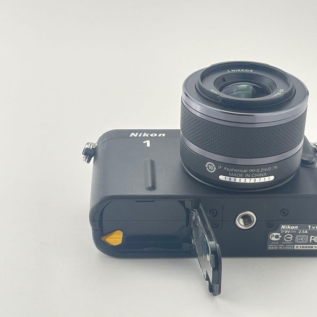 【ファインダー綺麗・返品保証】Nikon1 V1 ブラック 標準レンズキット