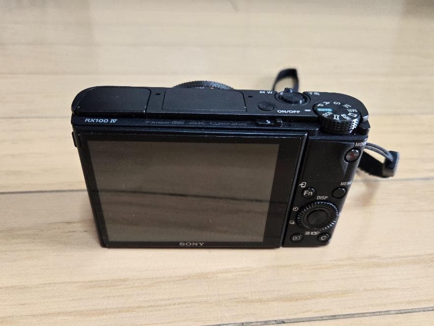コンパクトデジタルカメラ SONY Cyber-shot RX100M4
