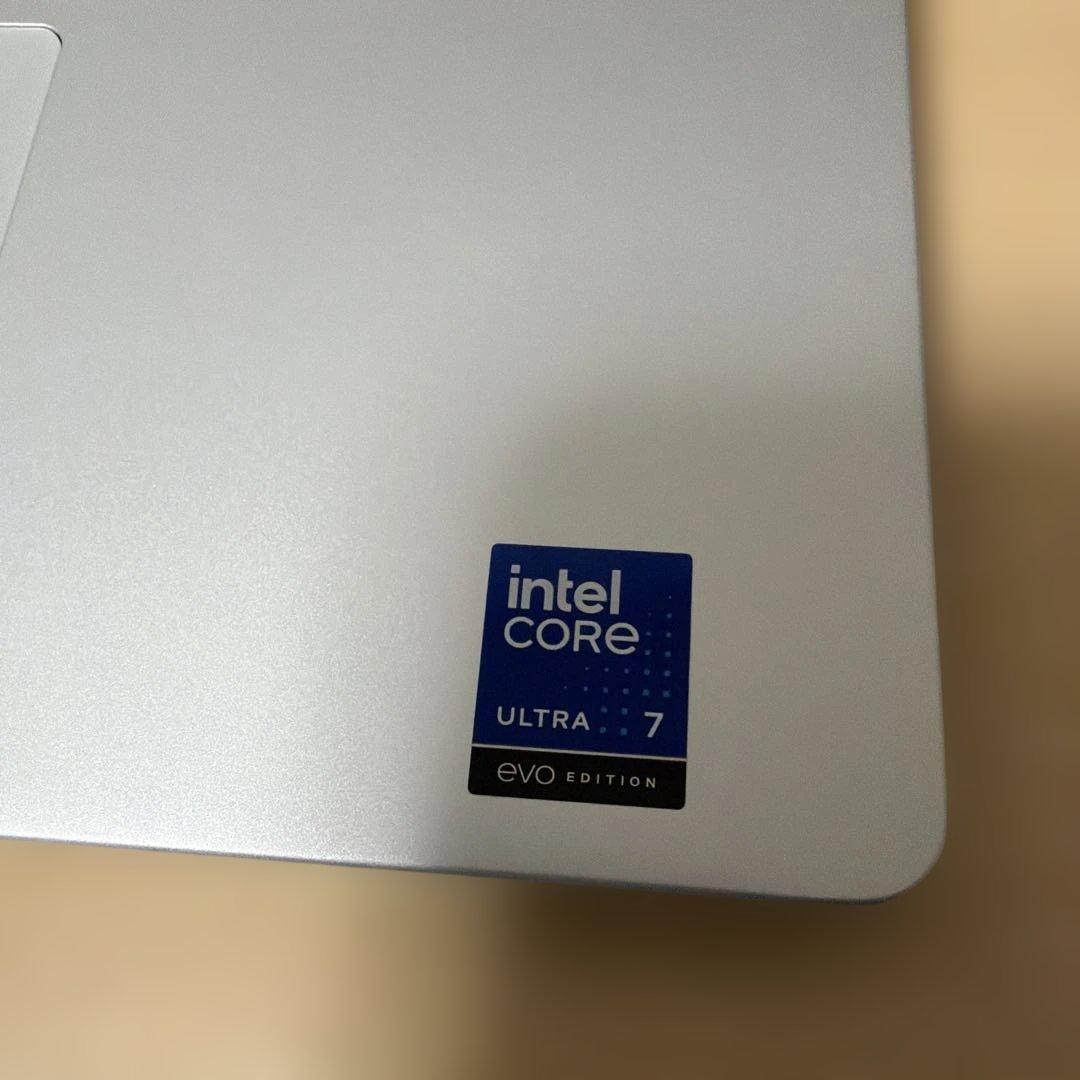 HP OmniBook 7 14 Ultra 7 255H 2025年モデル