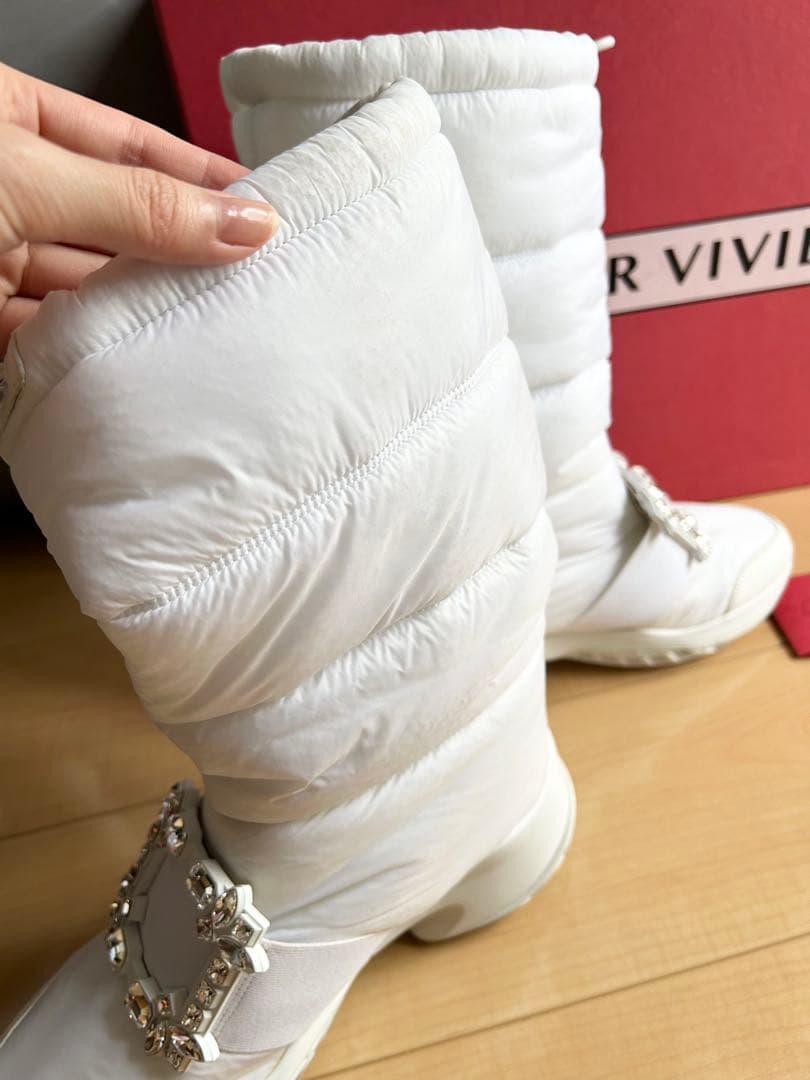 ロジェヴィヴィエ クリスタルバックル ヴィヴ ラン ブーツ　スノーブーツ　白