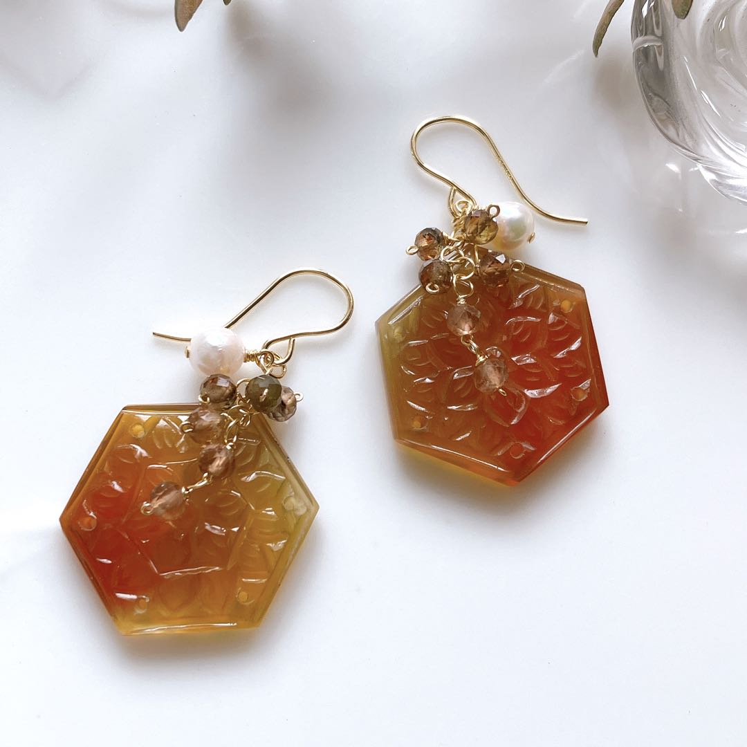 うみ◆ヘキサゴンフラワーカービング・カーネリアン×スキャポライト×あこや