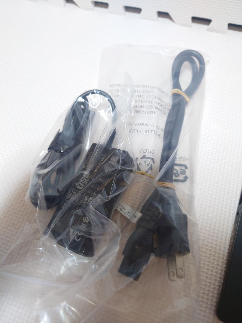 富士通Lifebook/i7-1165G7/16・512G/700g超軽量ノート