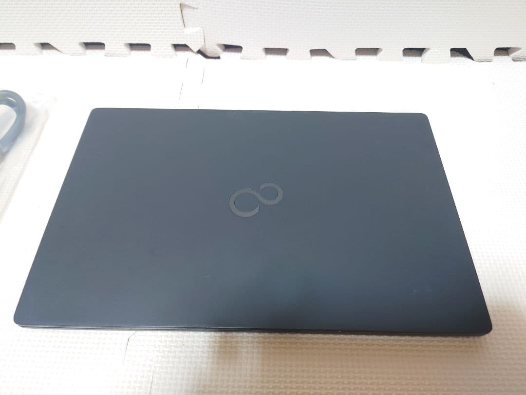 富士通Lifebook/i7-1165G7/16・512G/700g超軽量ノート