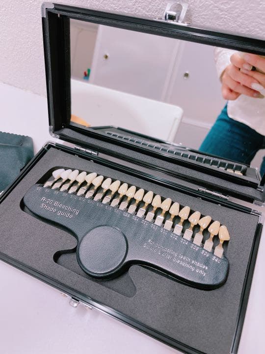 シャリオン社製   セルフホワイトニング機器美歯口LED55+備品多数