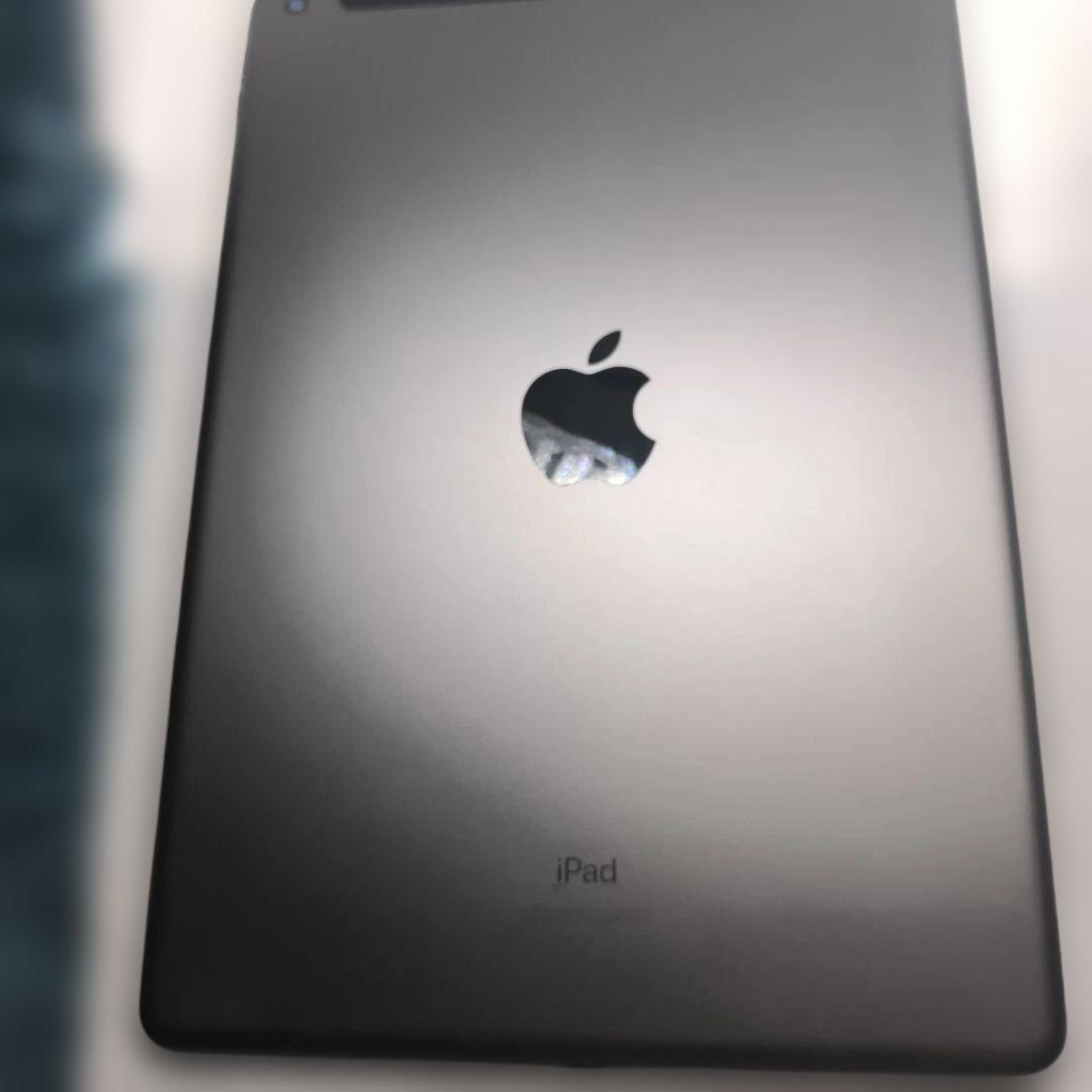 d*n様 iPad 第8世代 32GB セルラーモデル 32GBスペースグレイ