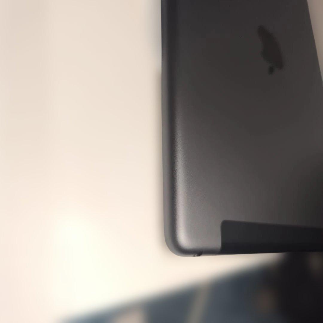 d*n様 iPad 第8世代 32GB セルラーモデル 32GBスペースグレイ