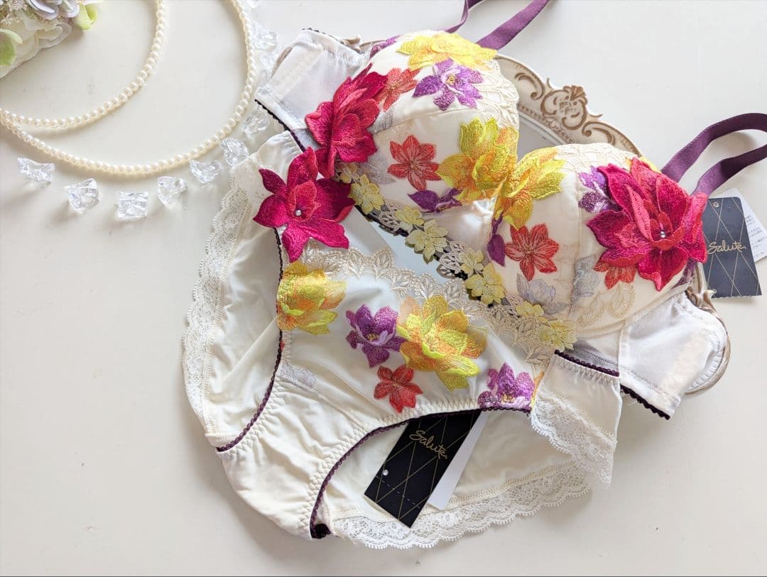 サルート30「ライオンキング」E75+ショーツLサイズ CR プッシュアップブラ