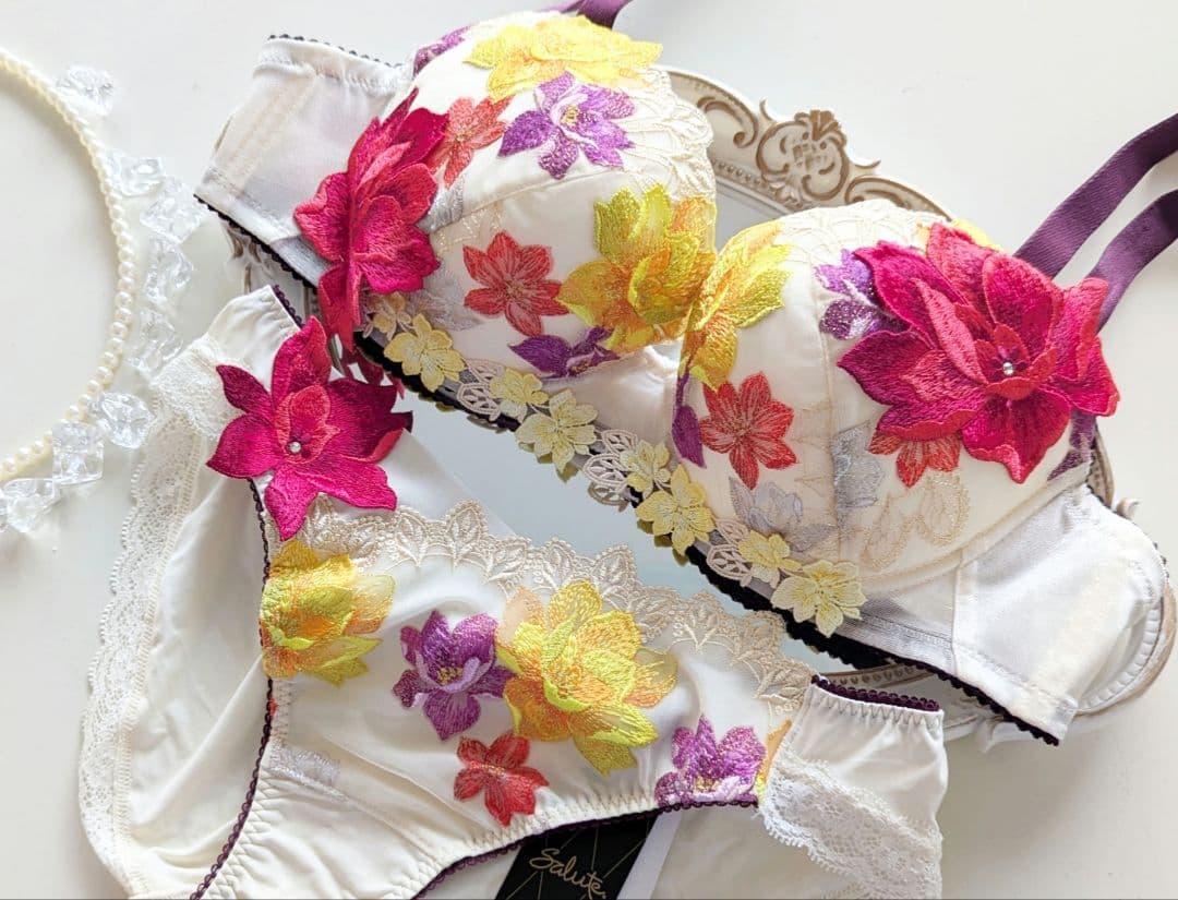 サルート30「ライオンキング」E75+ショーツLサイズ CR プッシュアップブラ