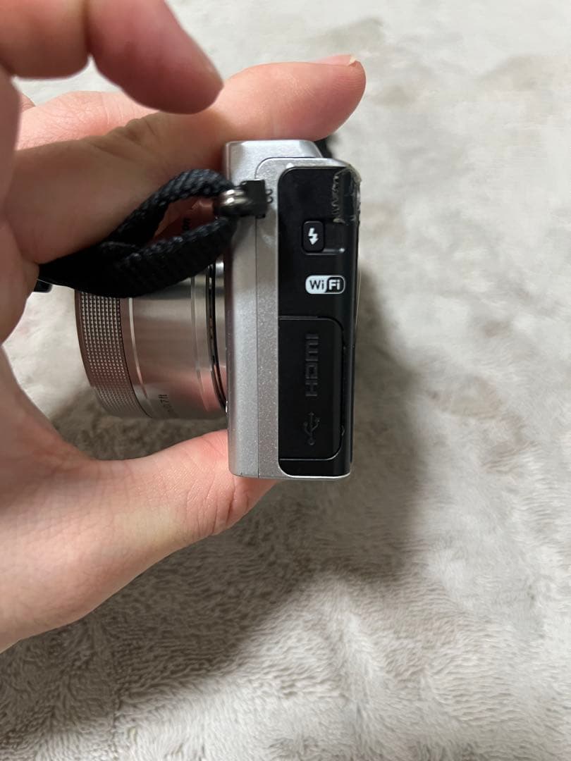 Nikon ミラーレス一眼 Nikon1 J4 シルバー　レンズ付き