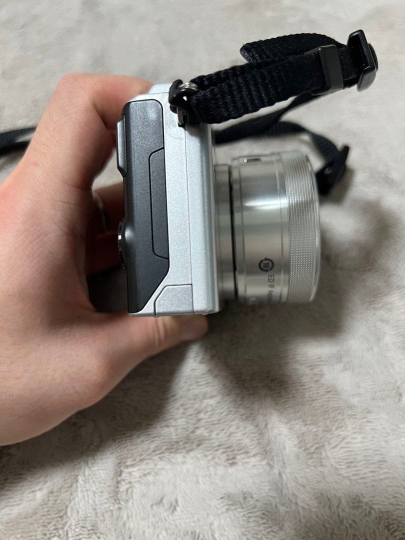 Nikon ミラーレス一眼 Nikon1 J4 シルバー　レンズ付き