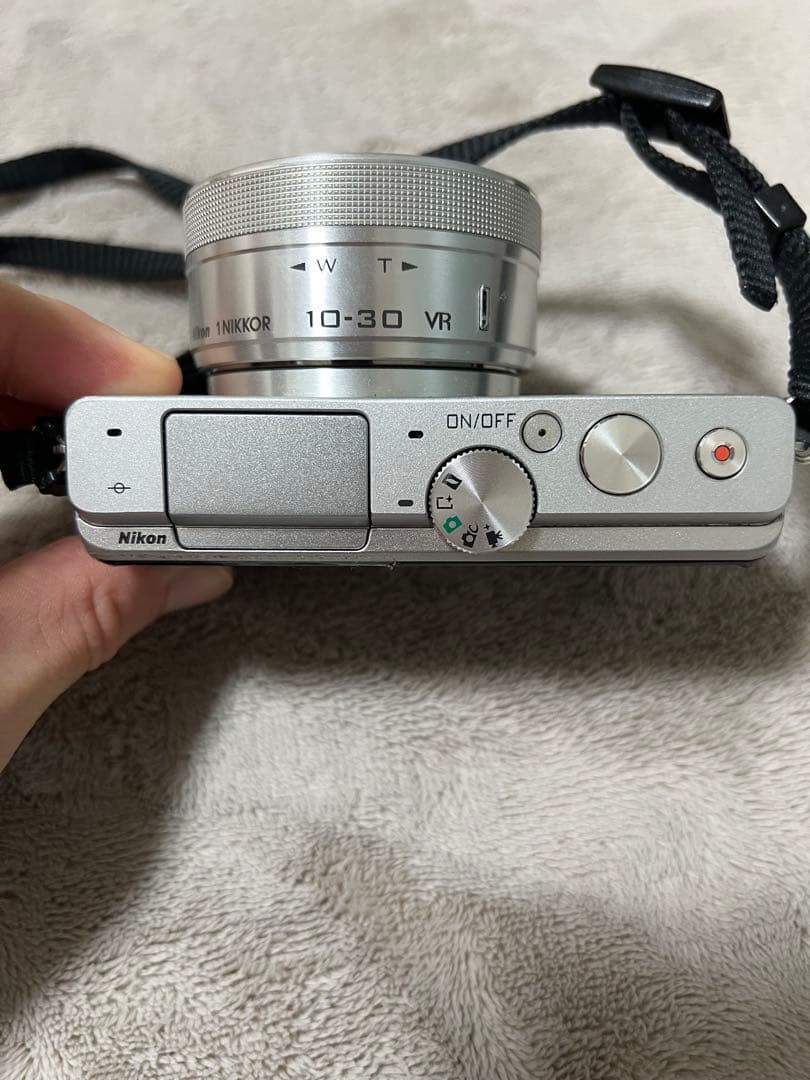 Nikon ミラーレス一眼 Nikon1 J4 シルバー　レンズ付き