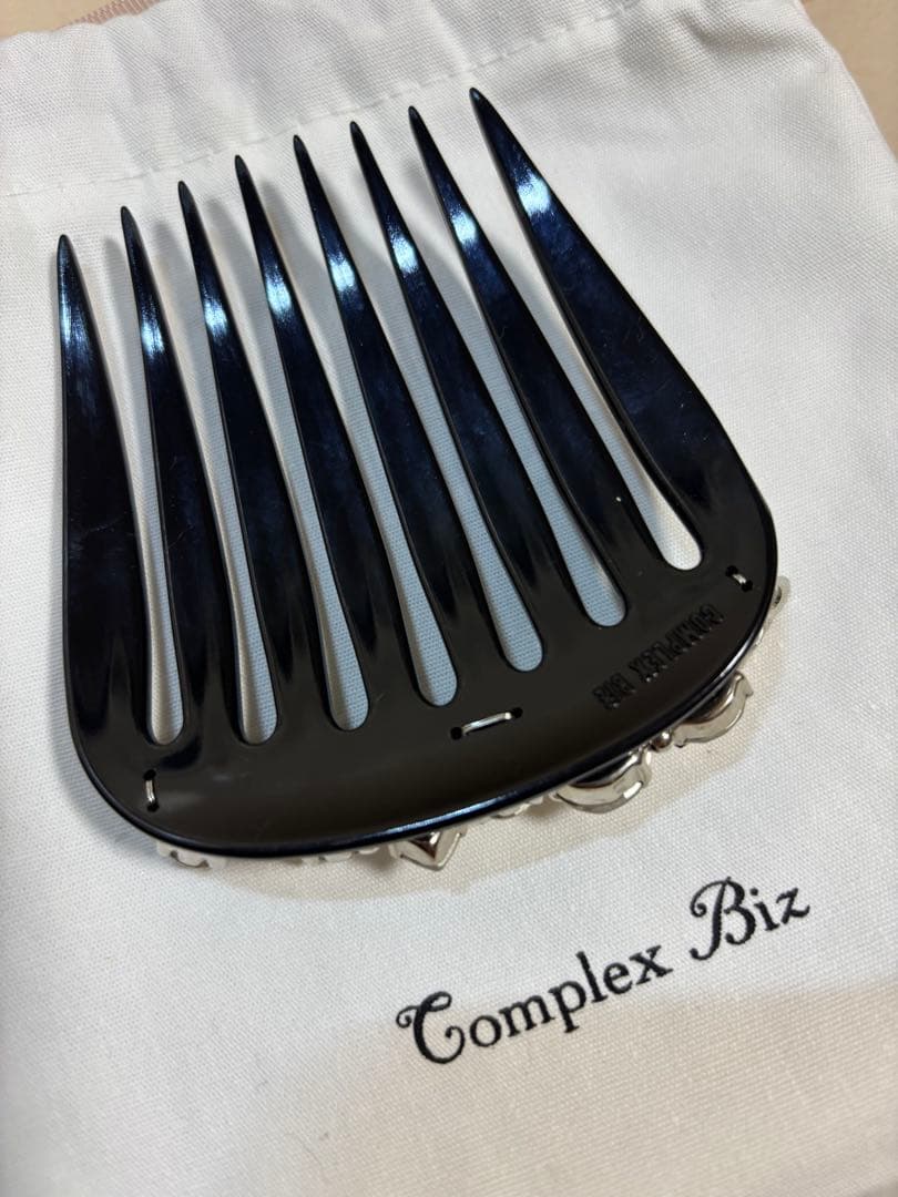お値下げ未使用に近いComplex Biz シンプル希少品涼しげなスワロフスキー