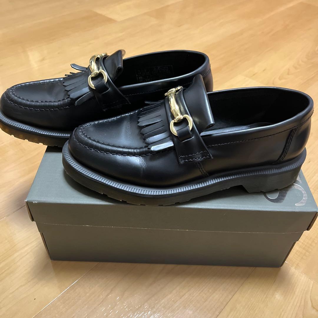 Dr.Martin ADRIAN SNAFFLE フリンジ付き黒ローファー