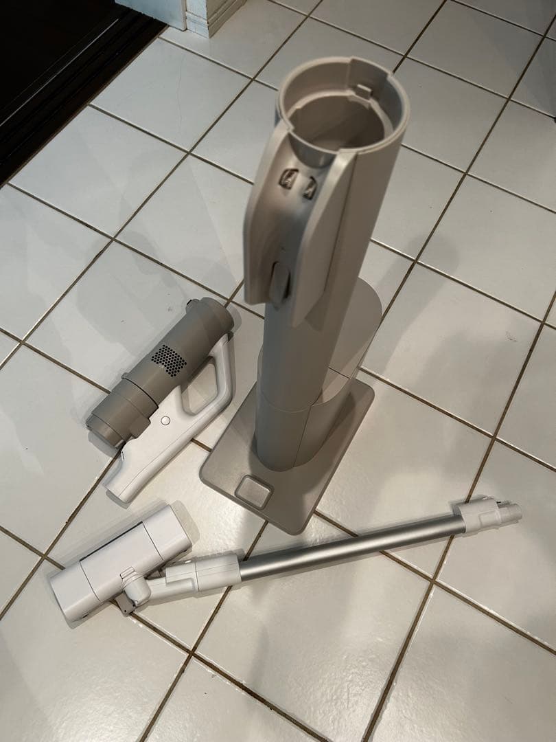 【中古美品・動作確認済】パナソニック 充電式掃除機 MC-NX810KM