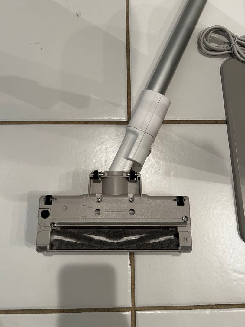 【中古美品・動作確認済】パナソニック 充電式掃除機 MC-NX810KM