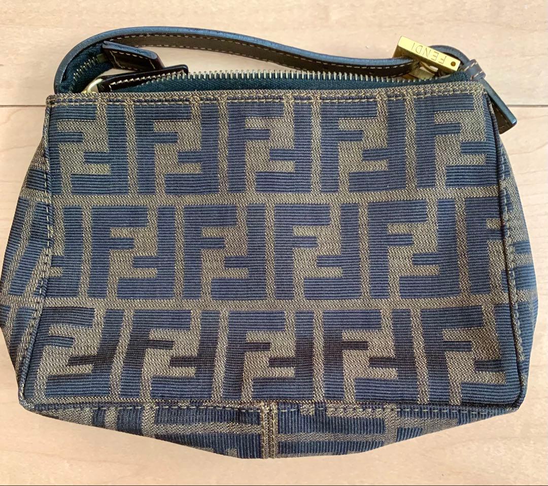 フェンディ ズッカ柄ミニハンド ポーチ