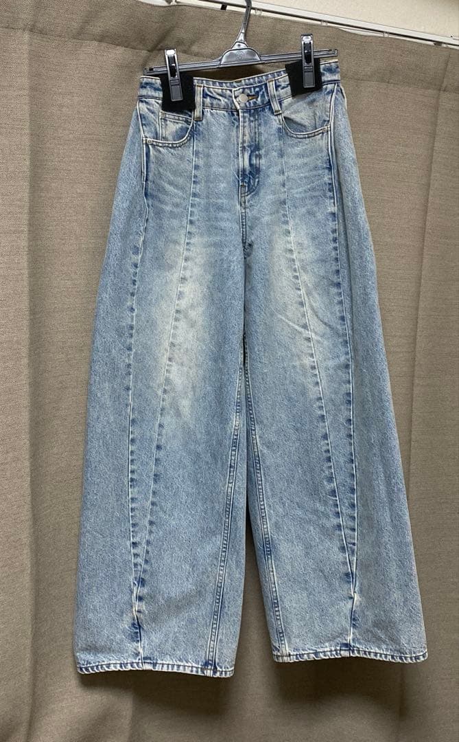 【試着のみ】anuansサイドタックカジュアルワイドデニム　LIGHT BLUE