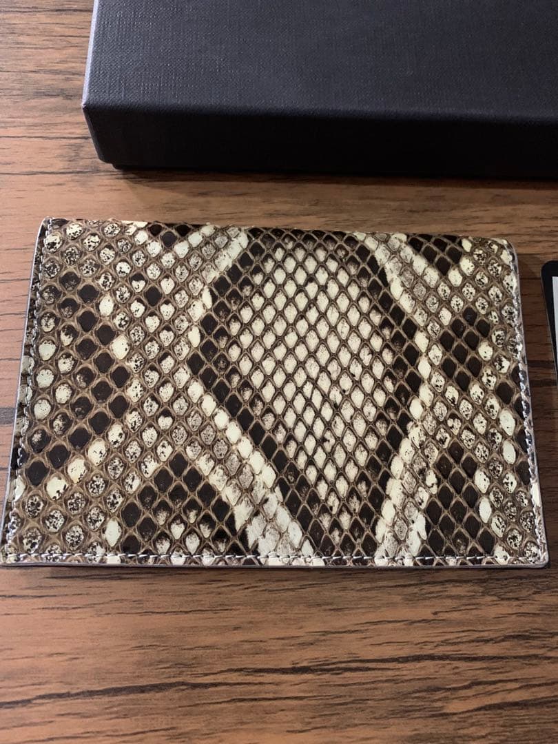 DOLCE & GABBANA ヘビ革 パスポートケース　パイソン