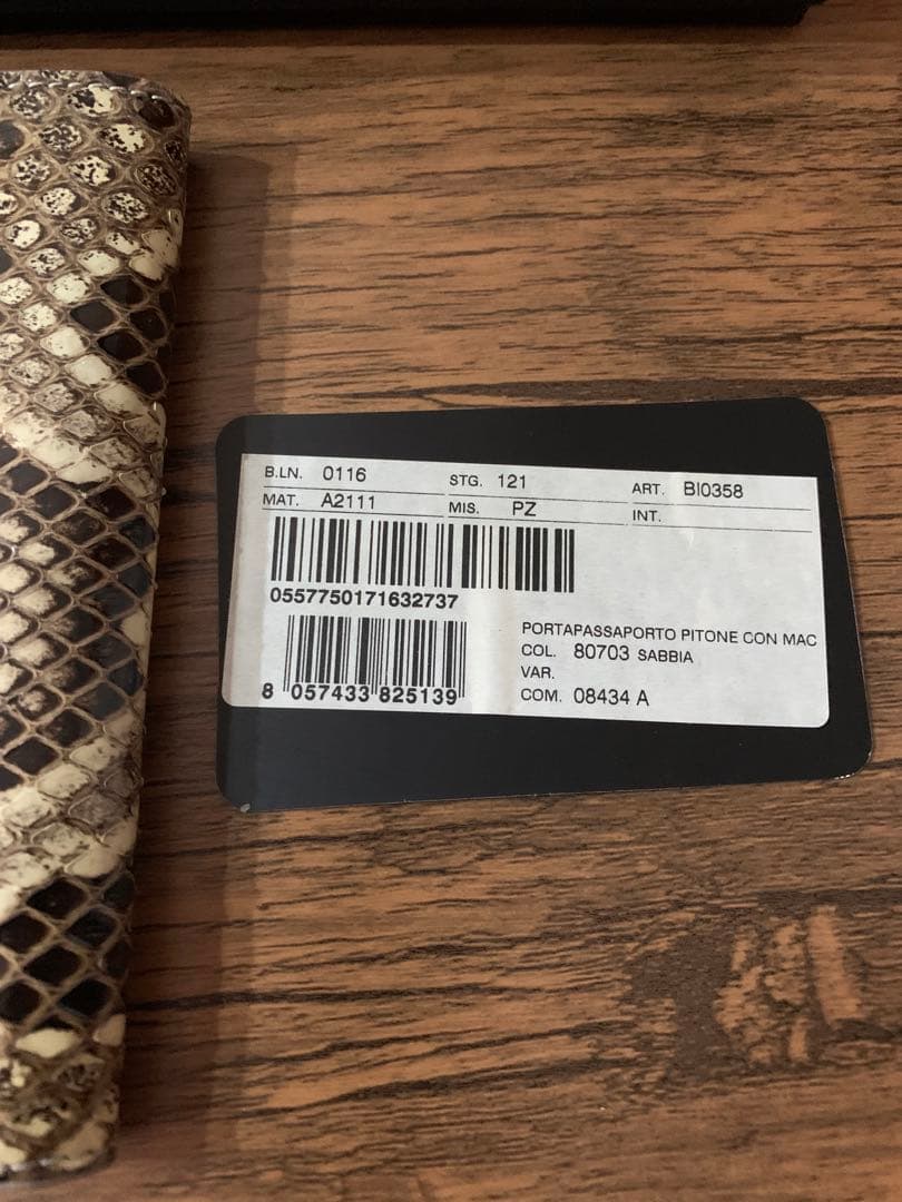 DOLCE & GABBANA ヘビ革 パスポートケース　パイソン