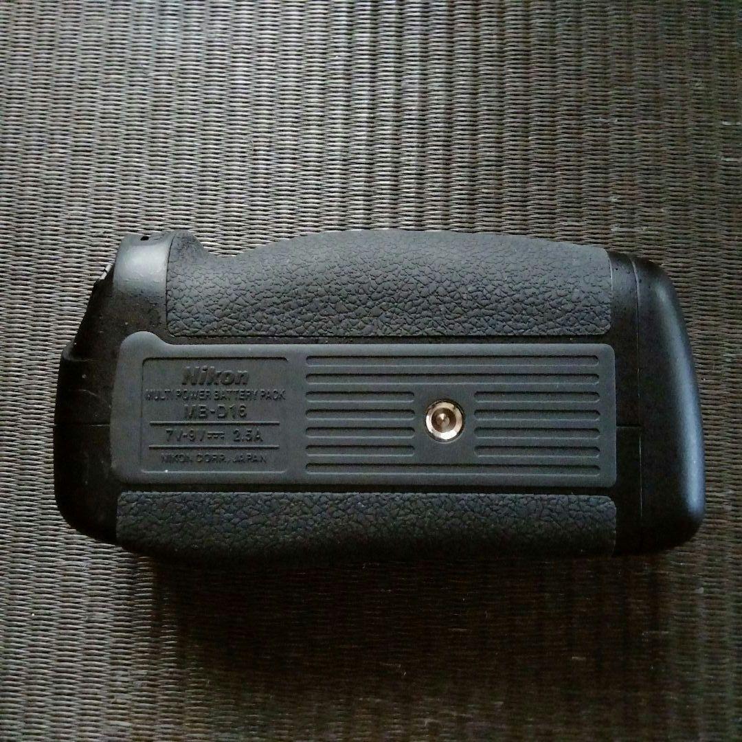 ニコン整備済D750 バッテリーパックと単焦点レンズのセット　ショット数5173