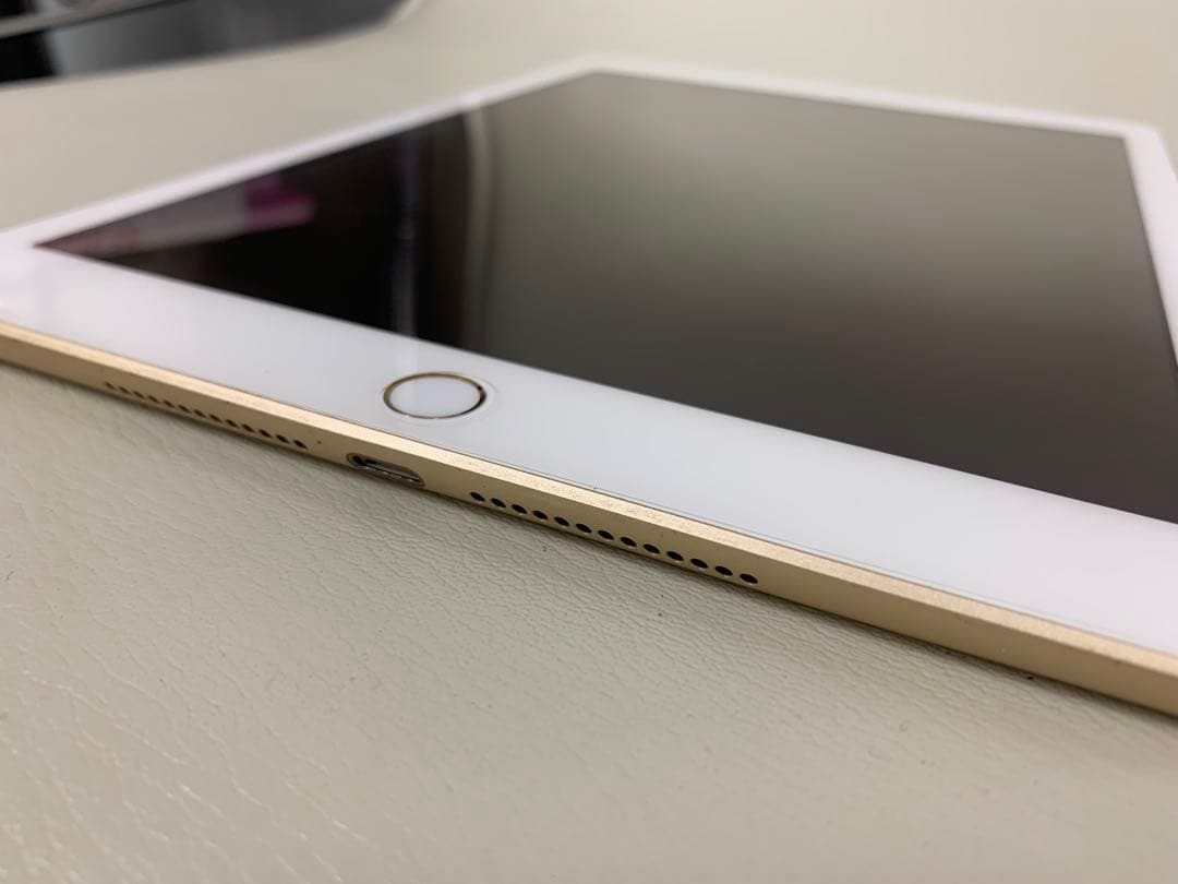 iPad 第5世代　32GB 9.7インチ　wifi+cellular