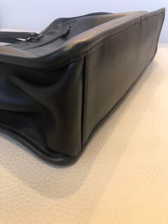 プラダ　ビジネスバッグ