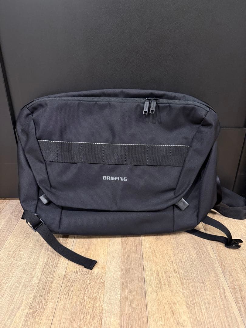 美品　BRIEFING MFC MESSENGER（Mサイズ）