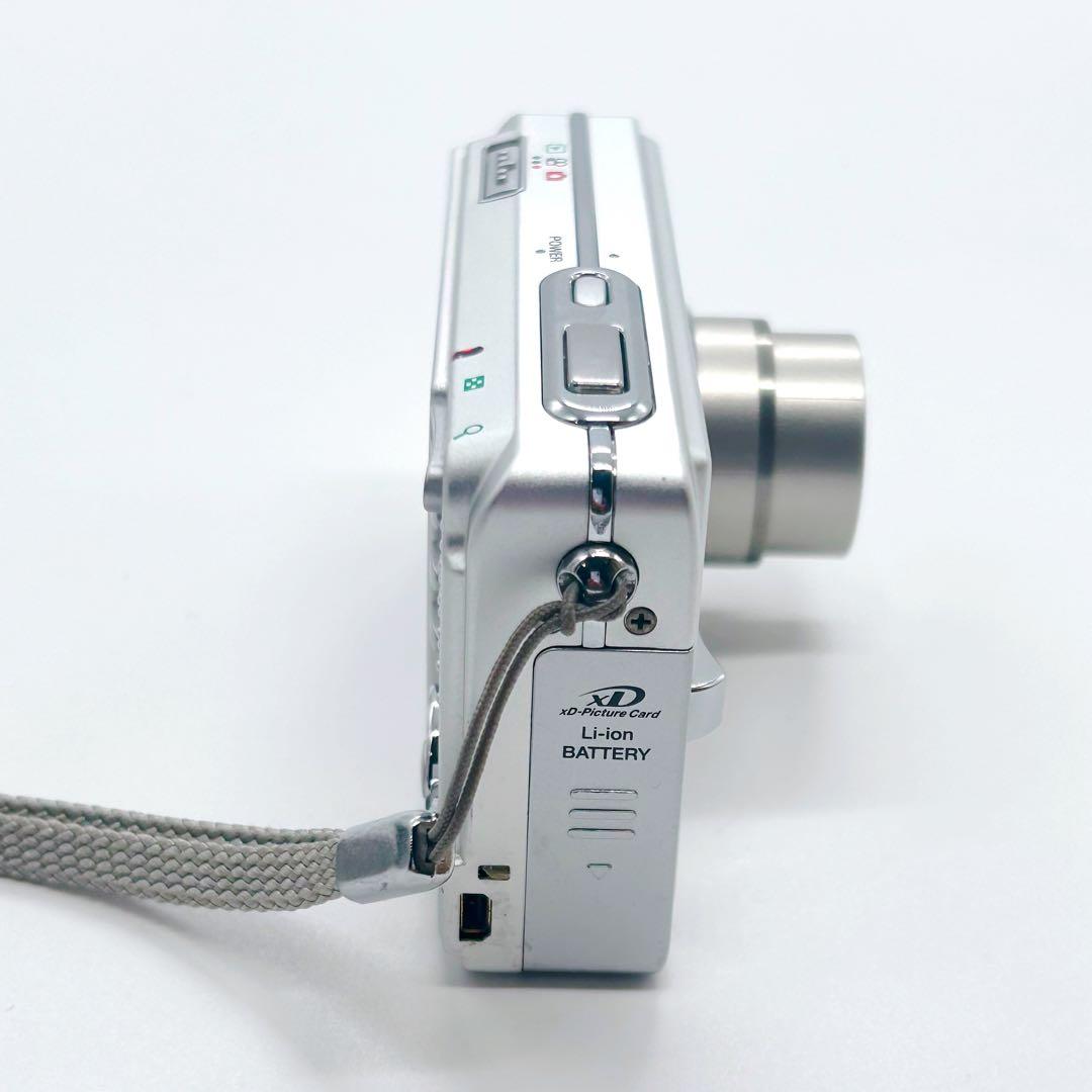 OLYMPUS オリンパス FE-160 シルバー 箱・充電器あり 動作確認済み