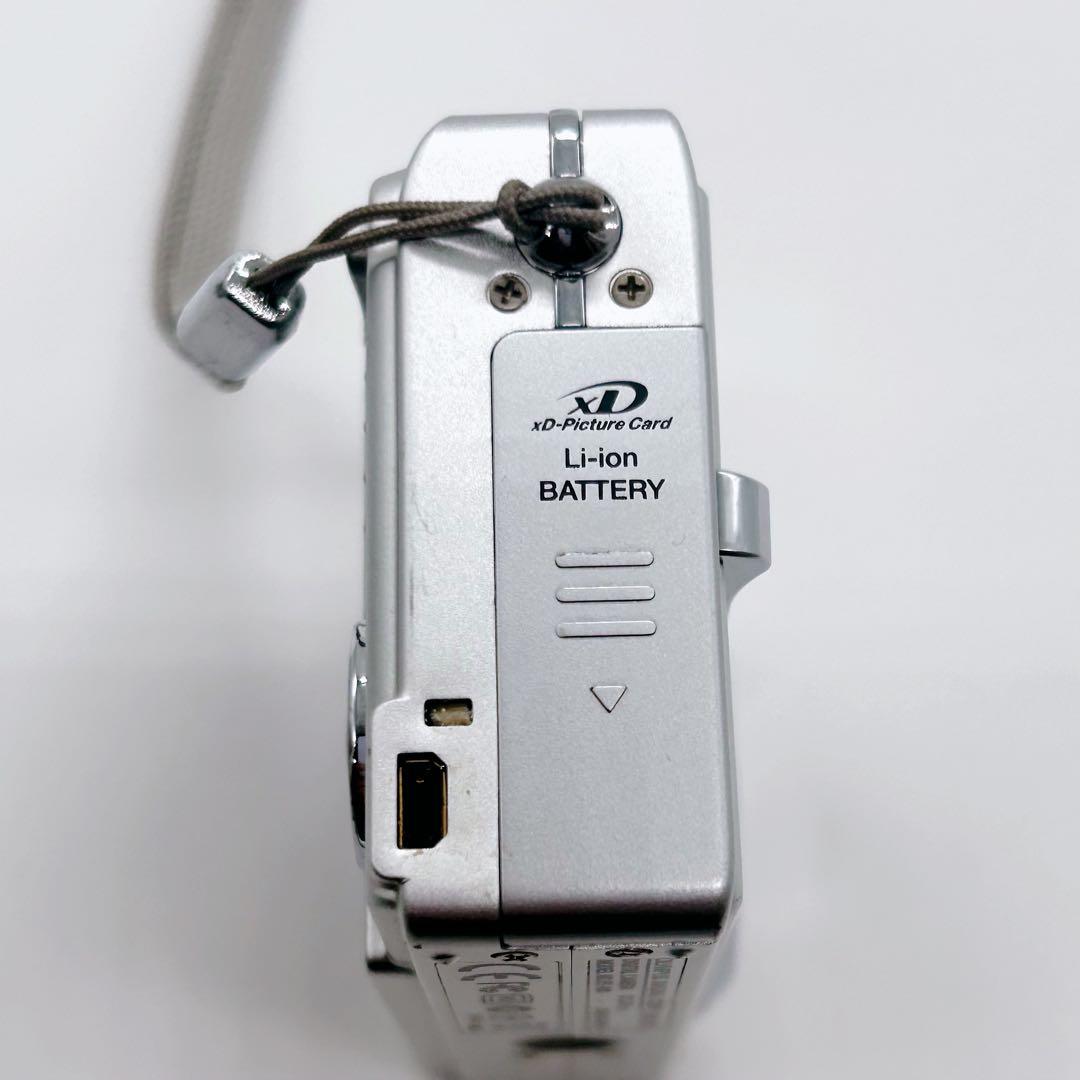 OLYMPUS オリンパス FE-160 シルバー 箱・充電器あり 動作確認済み