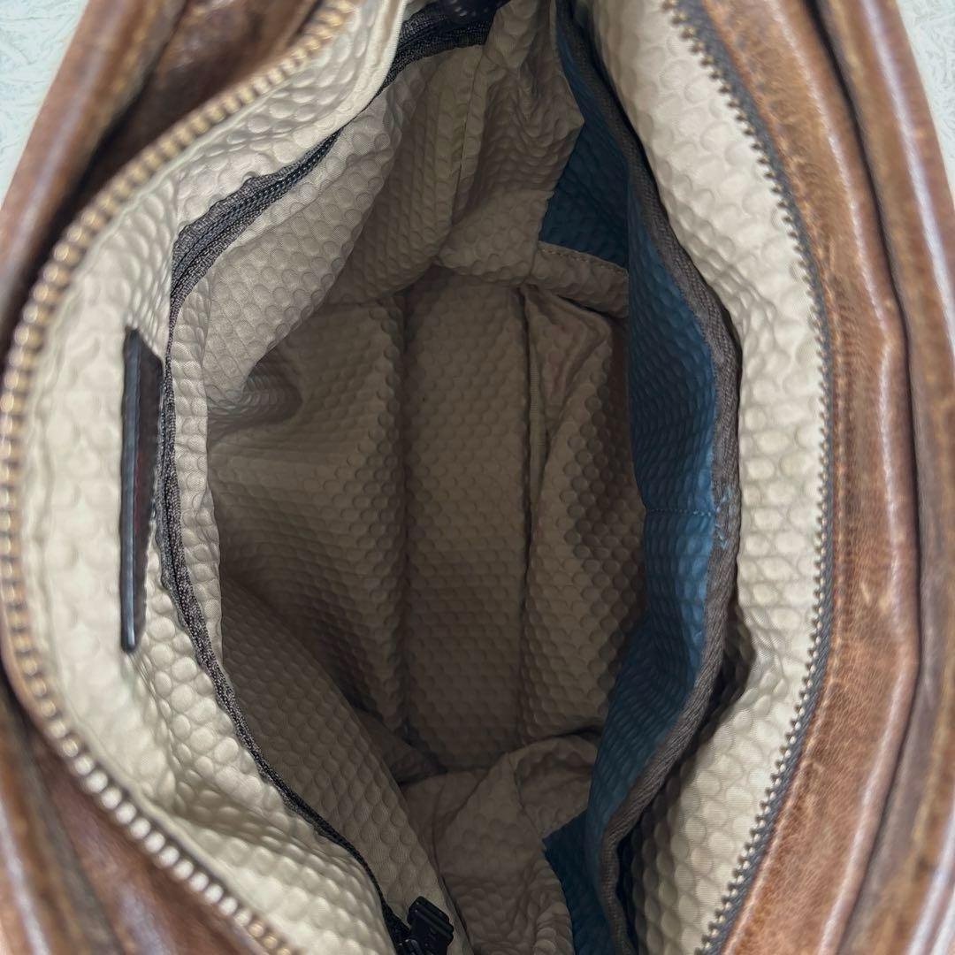 トゥミ　クロスボディバッグ　ショルダーバッグ　ヴィンテージ加工　レザー　ブラウン