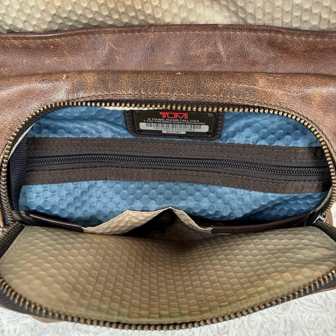 トゥミ　クロスボディバッグ　ショルダーバッグ　ヴィンテージ加工　レザー　ブラウン