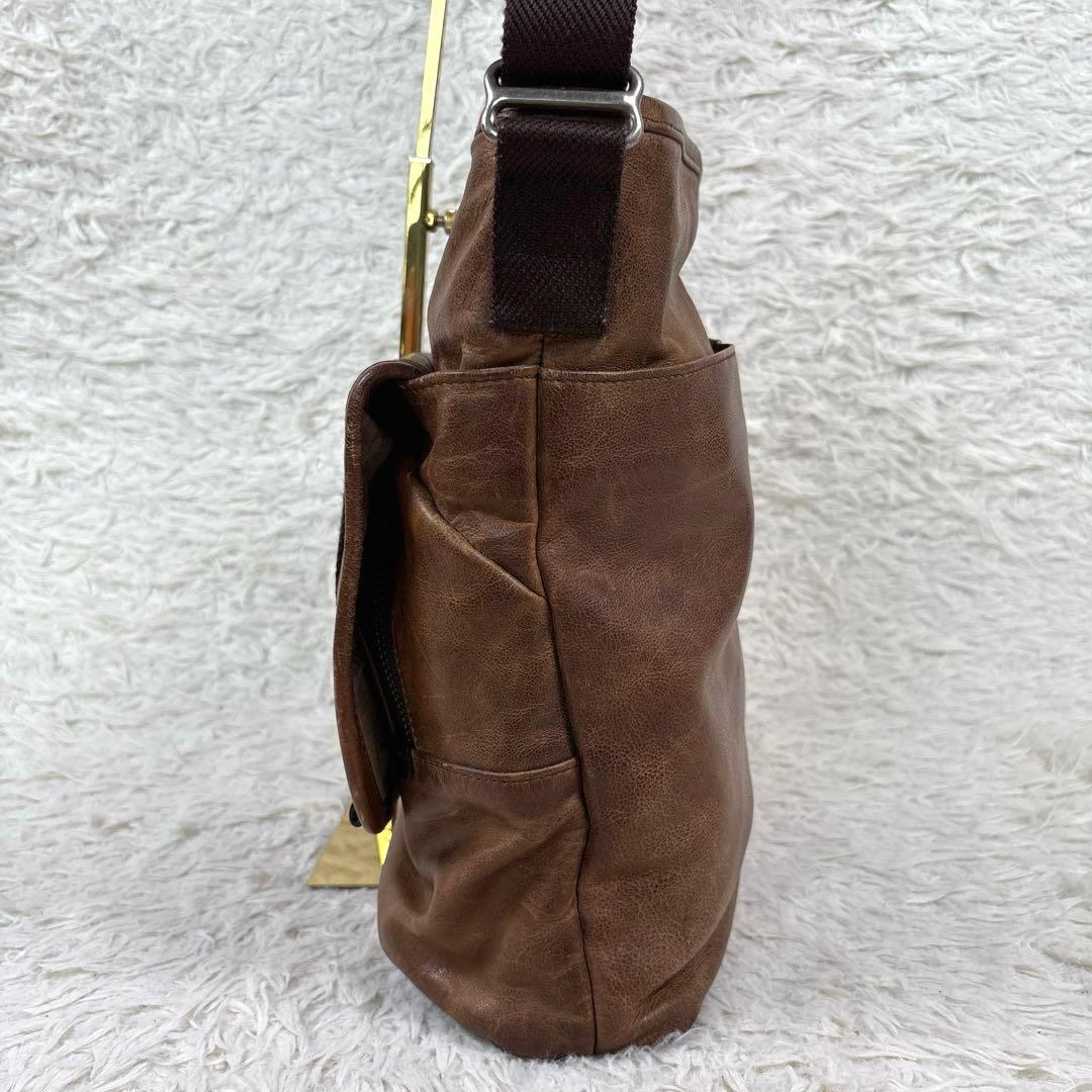 トゥミ　クロスボディバッグ　ショルダーバッグ　ヴィンテージ加工　レザー　ブラウン