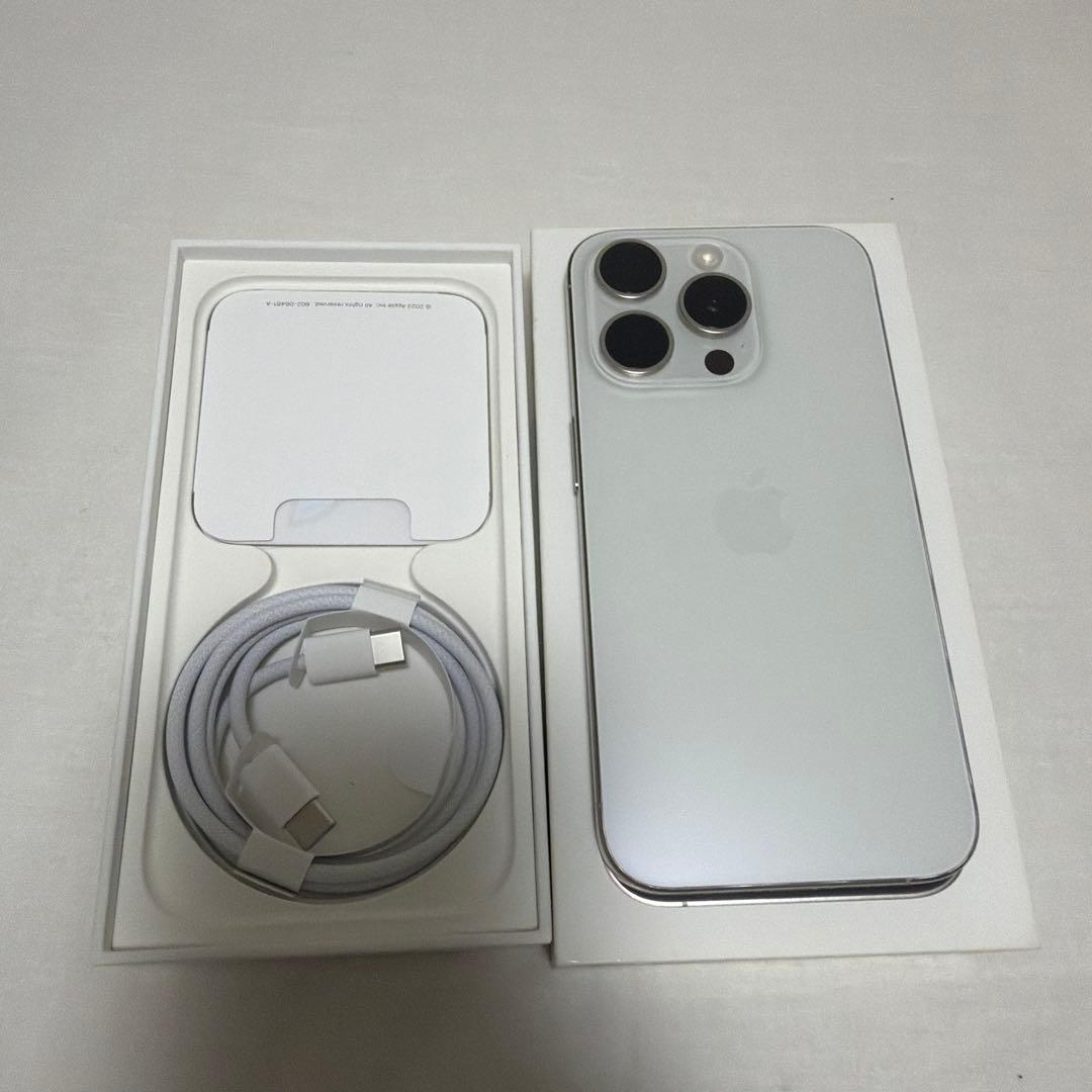 iPhone 15 pro 目立った傷汚れなし