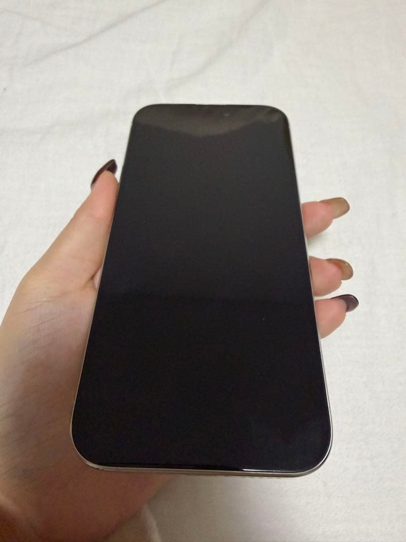 iPhone 15 pro 目立った傷汚れなし