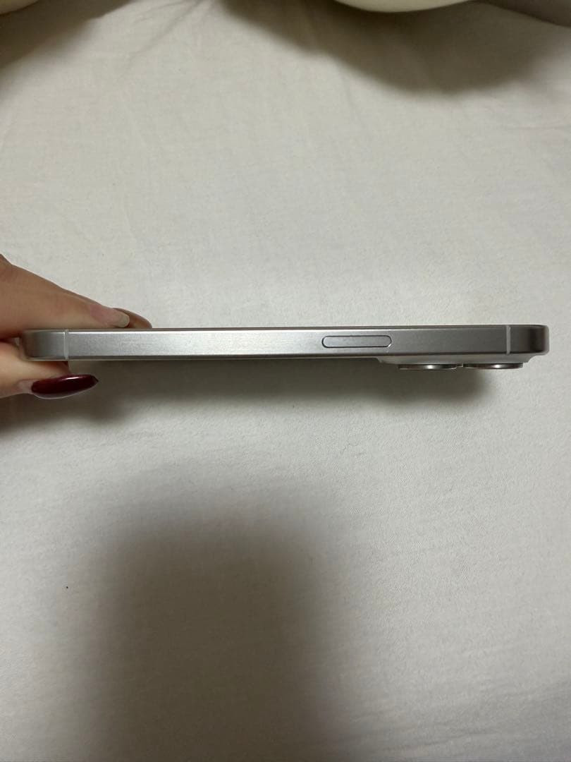 iPhone 15 pro 目立った傷汚れなし