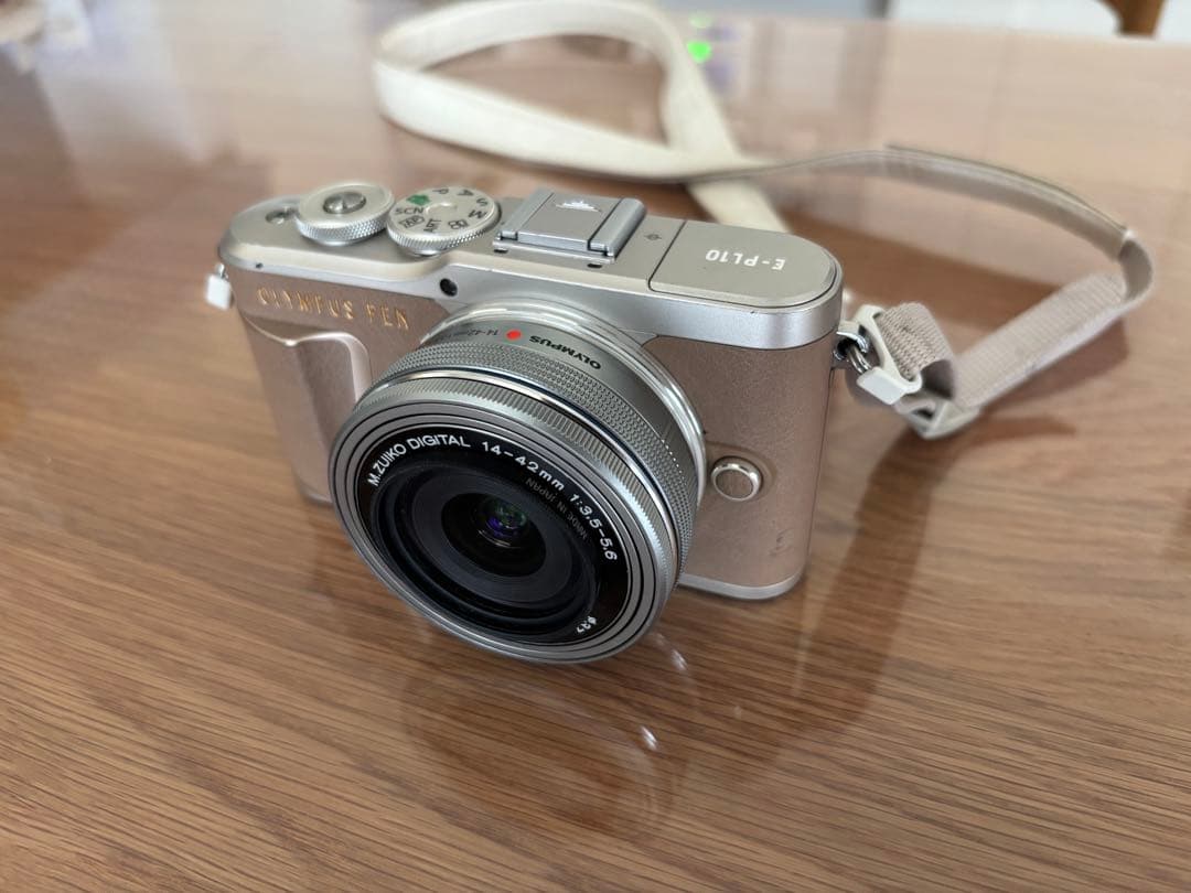 Olympus E-PL10 ミラーレスカメラ 14-42mm