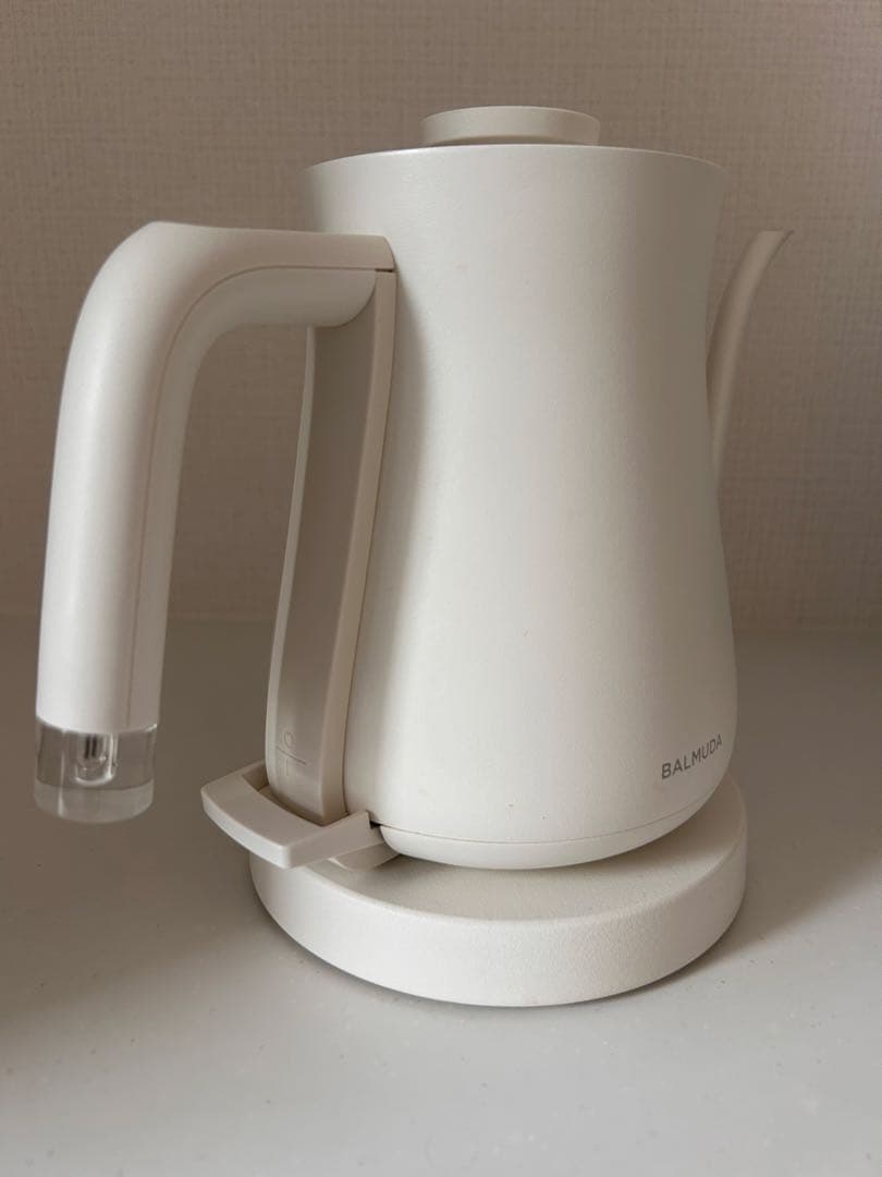 バルミューダ ケトル　ホワイト
