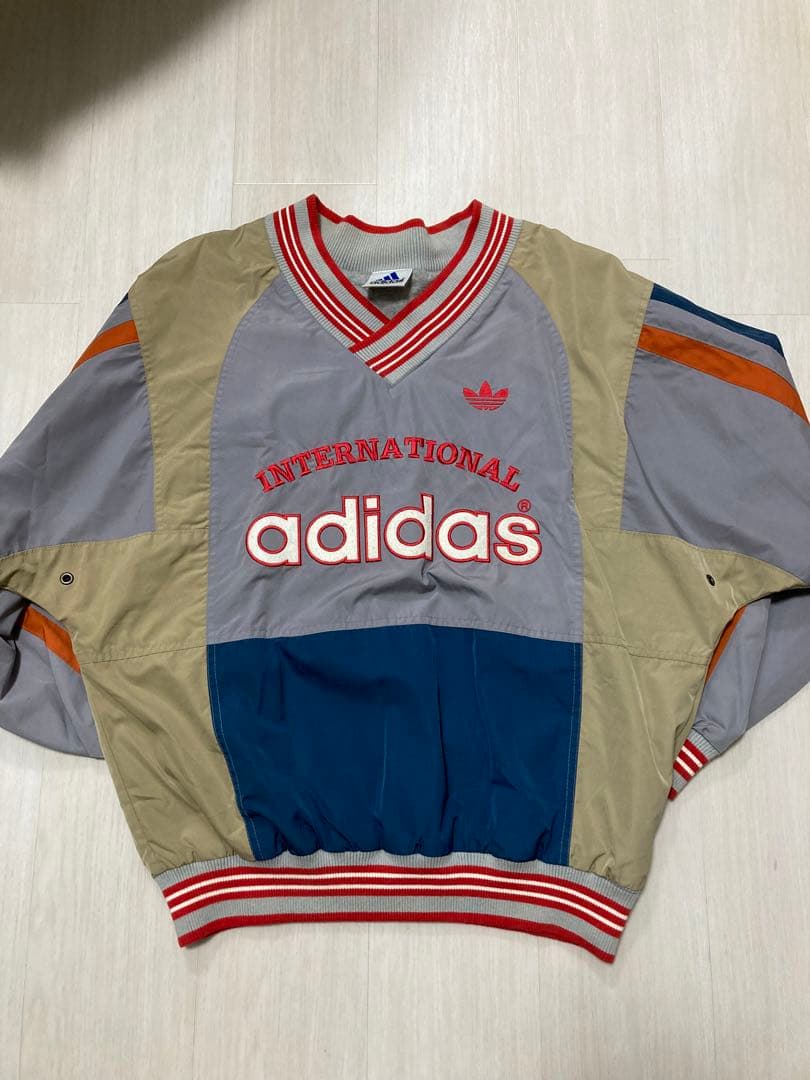 adidas ナイロンニットMサイズ