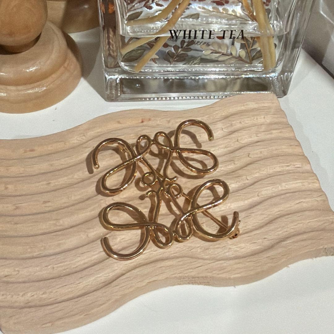 アナグラムブローチ　LOEWE ロエベ　ゴールド