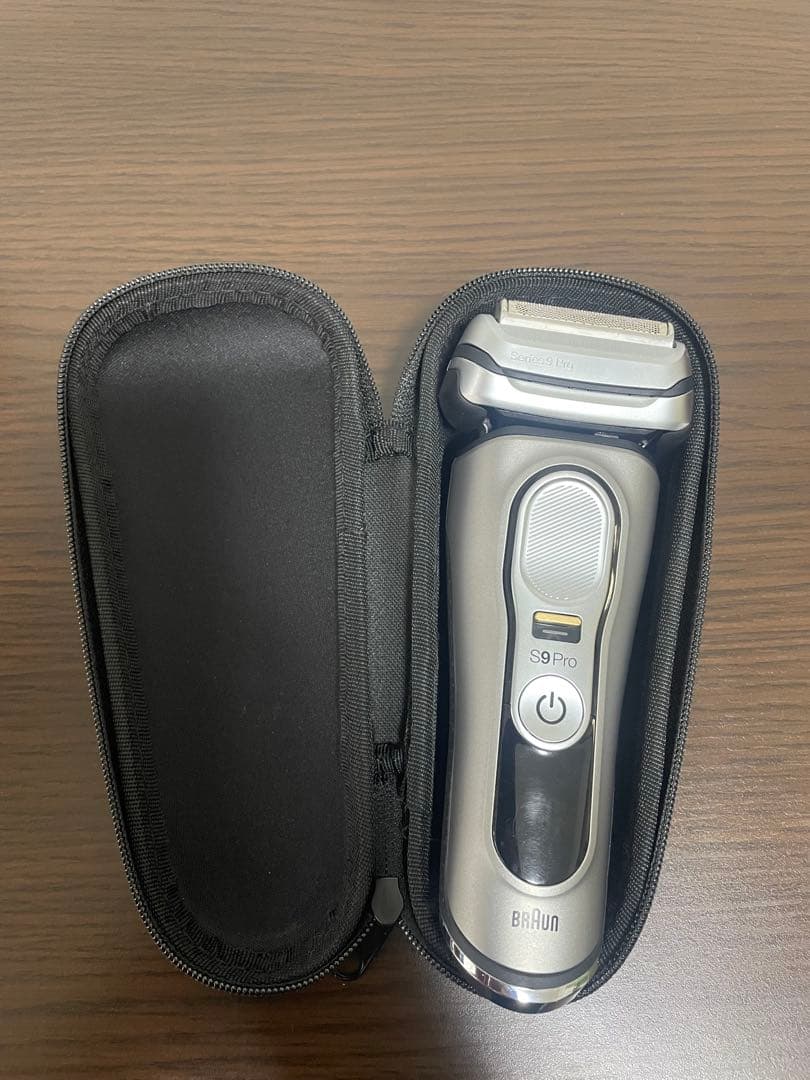 Braun シリーズ 9 Pro メンズシェーバー　洗浄機・ケース付き