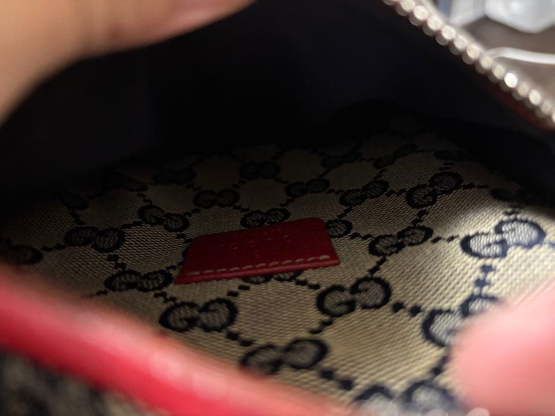 GUCCI GGボディバッグ