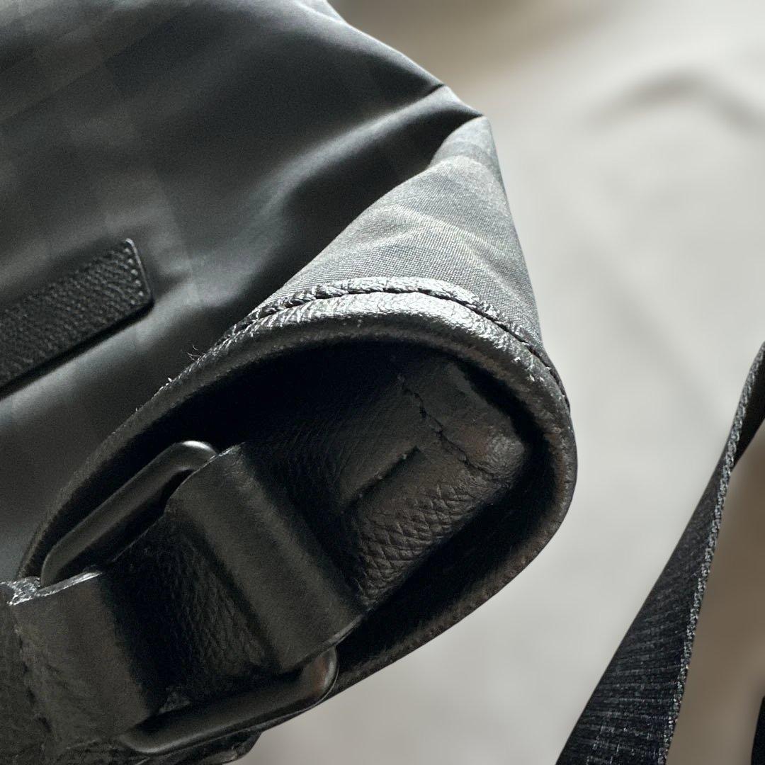 BURBERRYクロスボディメッセンジャー ショルダーバッグ ブラック