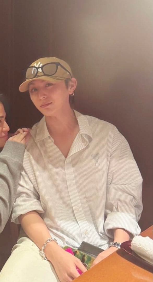 山田涼介 着用 AMI PARIS アミ ストライプシャツ