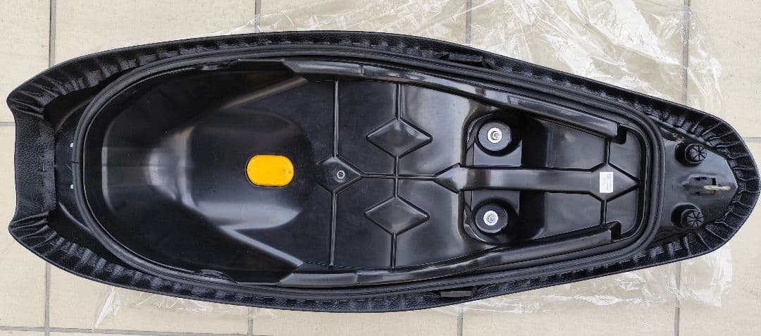 バイク用品【ジャンク品】 PCX JF28 シート 前期型 純正