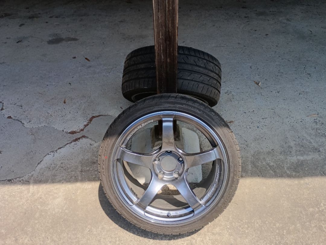 アドバンＴＣ4　2022年　18インチタイヤ付2本　114,3　5Ｈガンメタ①