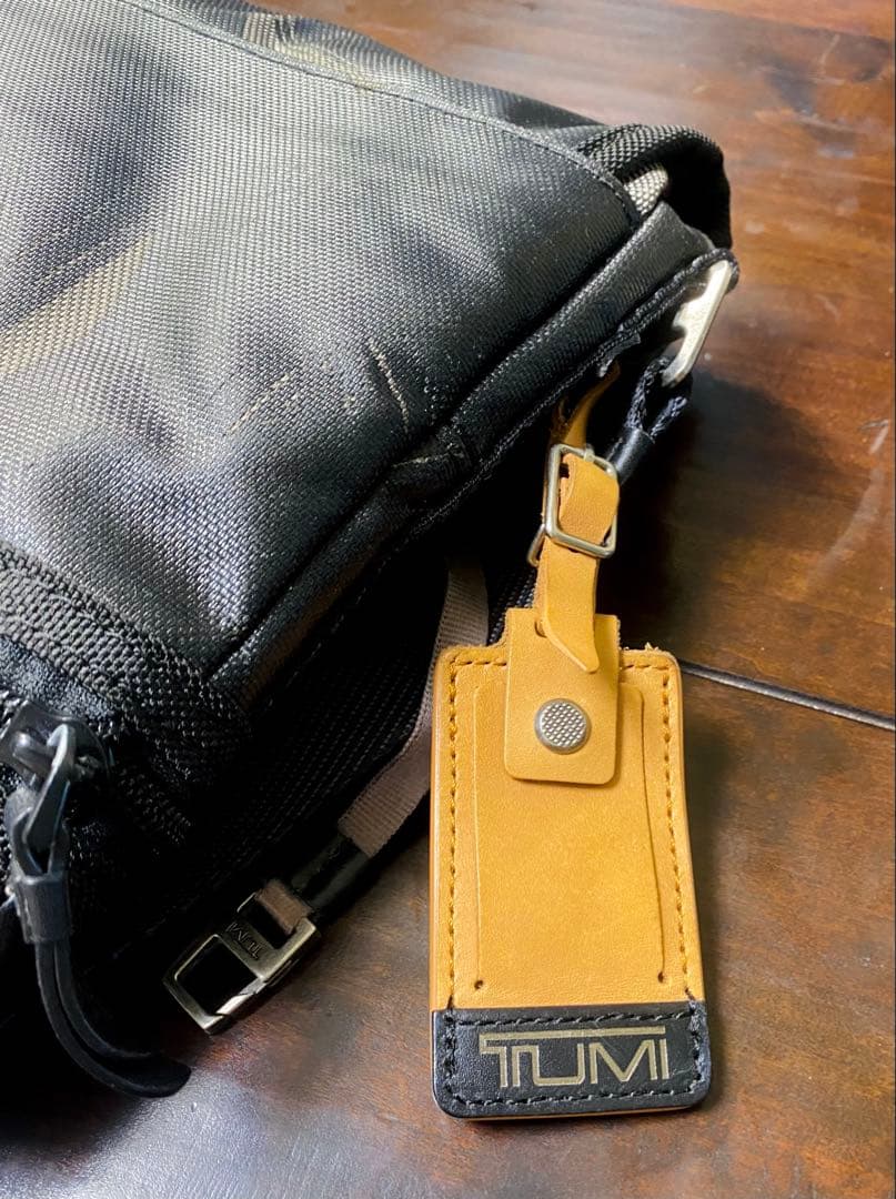 トゥミ TUMI ALPHA BRAVO ショルダーバッグ 黒/カモフラ柄