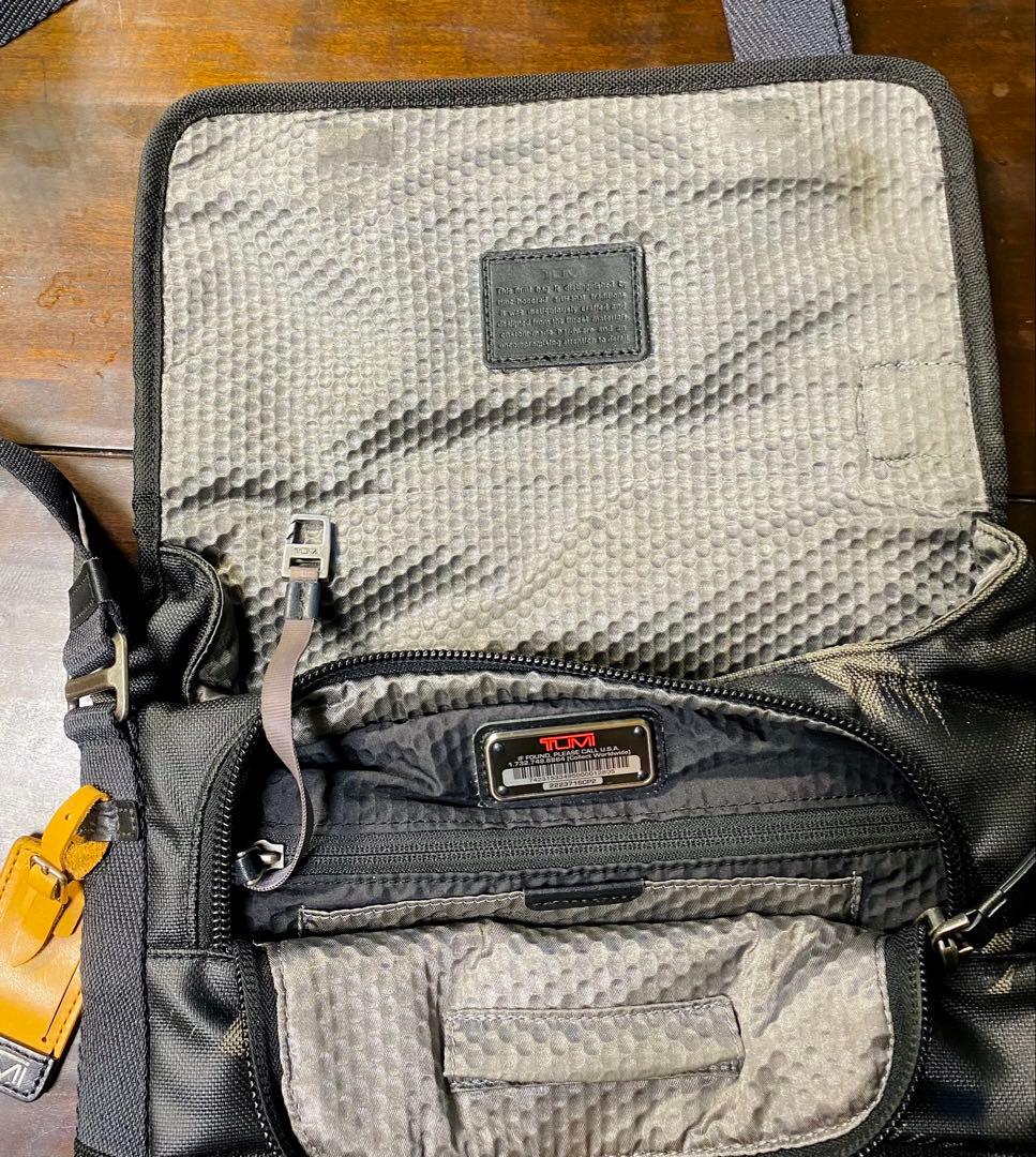 トゥミ TUMI ALPHA BRAVO ショルダーバッグ 黒/カモフラ柄