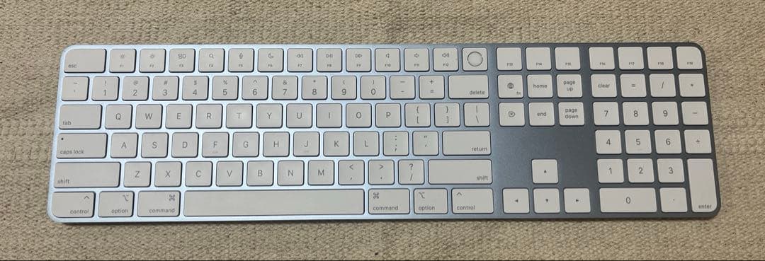 Touch ID搭載Magic Keyboard（テンキー付き）US配列 ブルー